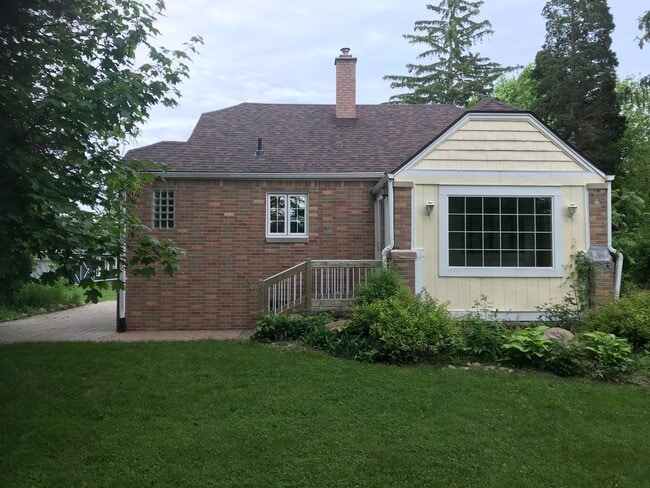 Building Photo - Lenox Township home on 7 acres