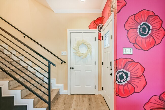 Photo - 1010 Melneeka Ln