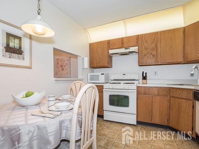 Photo - 395 Lancaster Ct