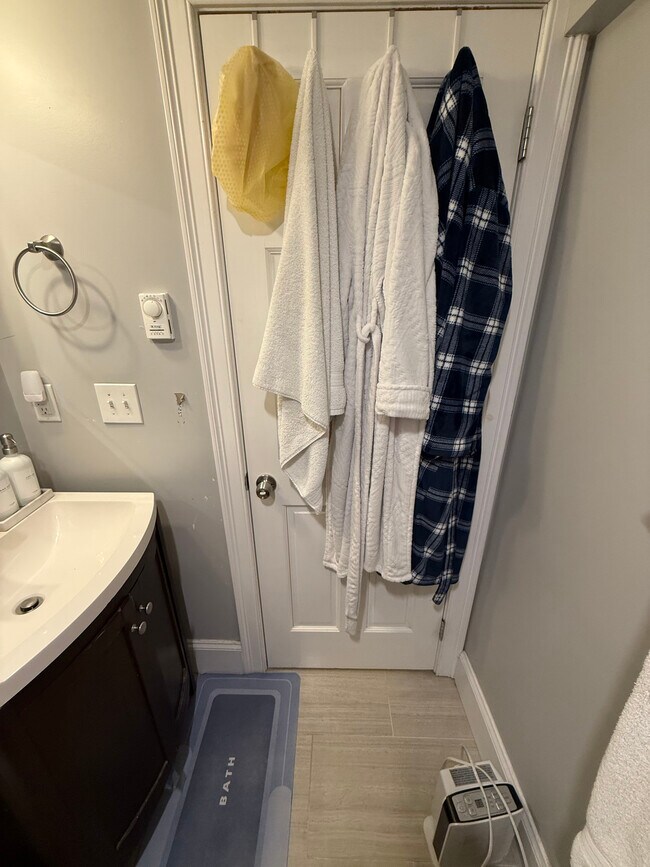 Photo - 404 Centre St Unit Apt 0