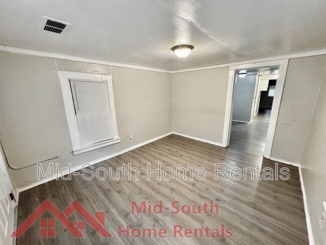 Photo - 1536 Brookins St