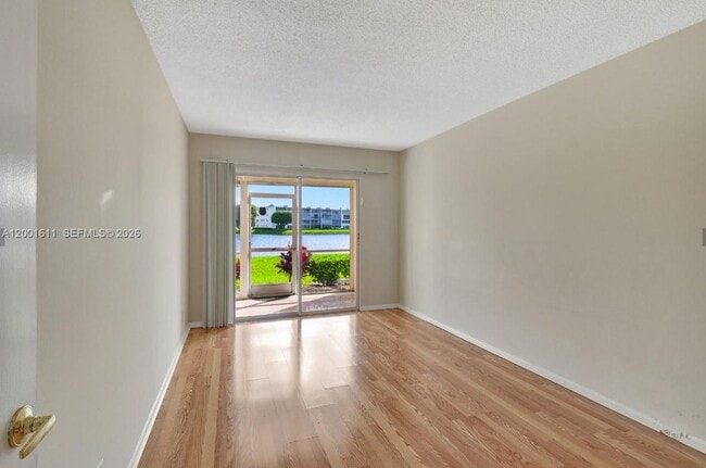 Photo - 1020 Exeter Unit 1020