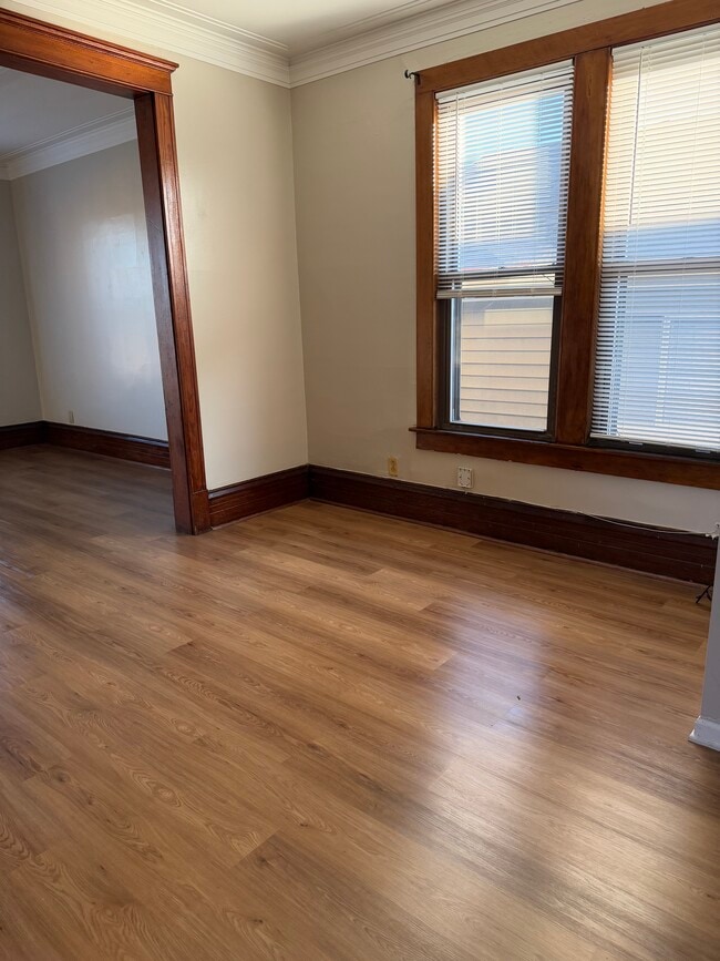 Dining Room - 3314 N Sacramento Ave Unit 2