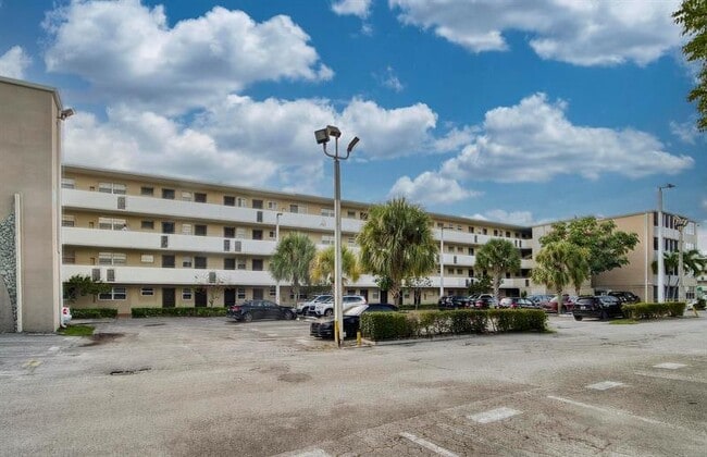 Photo - 1690 NE 191st St Apartamento Unidad 405-1