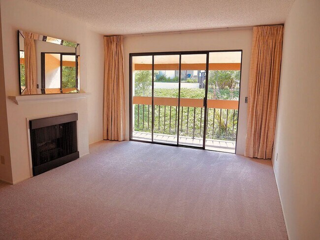 Photo - Golden Oaks 2 bedroom condo. Sweeping bay views. Rarely available..
