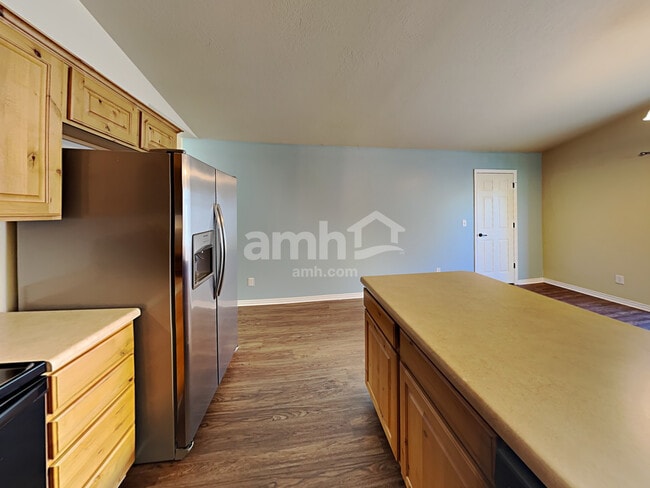 Photo - 260 N 360 W