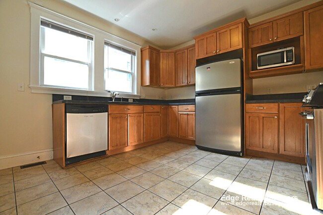 Building Photo - 45 Radnor Rd Rental
