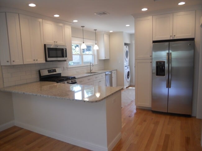 Photo - 162 Weston St Unit 2