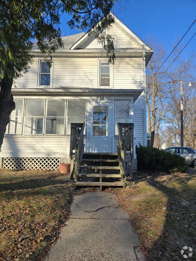 Building Photo - 715 Cottage St Rental