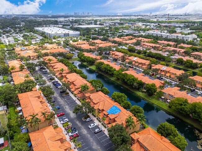 4956 Leeward Ln