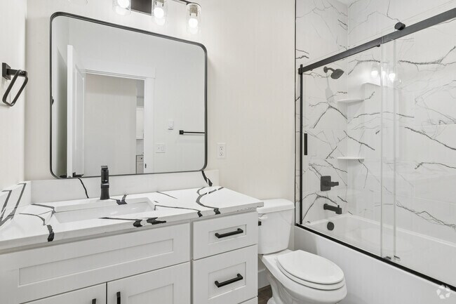 2BR, 2BA - 1,089SF - Second Bathroom