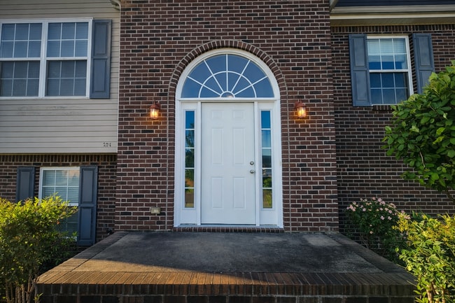 Photo - $2500 - 5 Bedrooms 3 Baths + Bonus Room