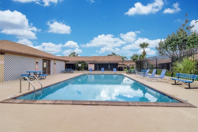 907 Park Villa Cir