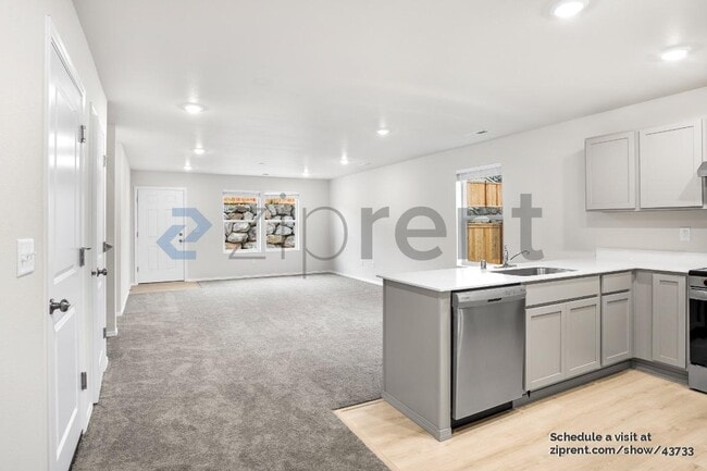 Photo - 13516-13193 193 St E