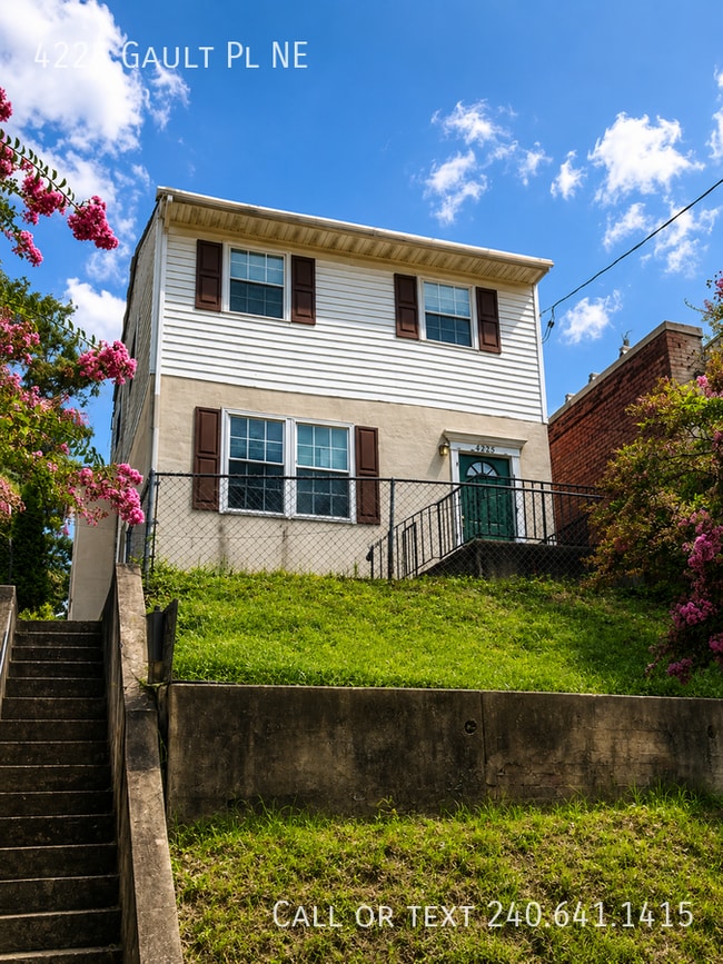 Building Photo - 4225 Gault Pl NE
