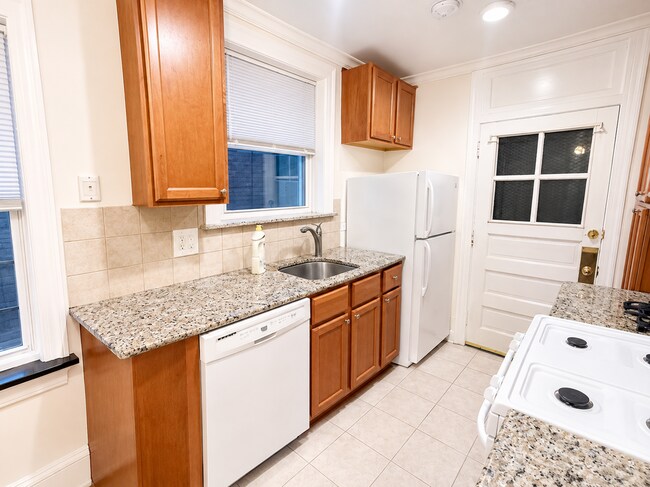2044 W Farragut Ave Unit 1C