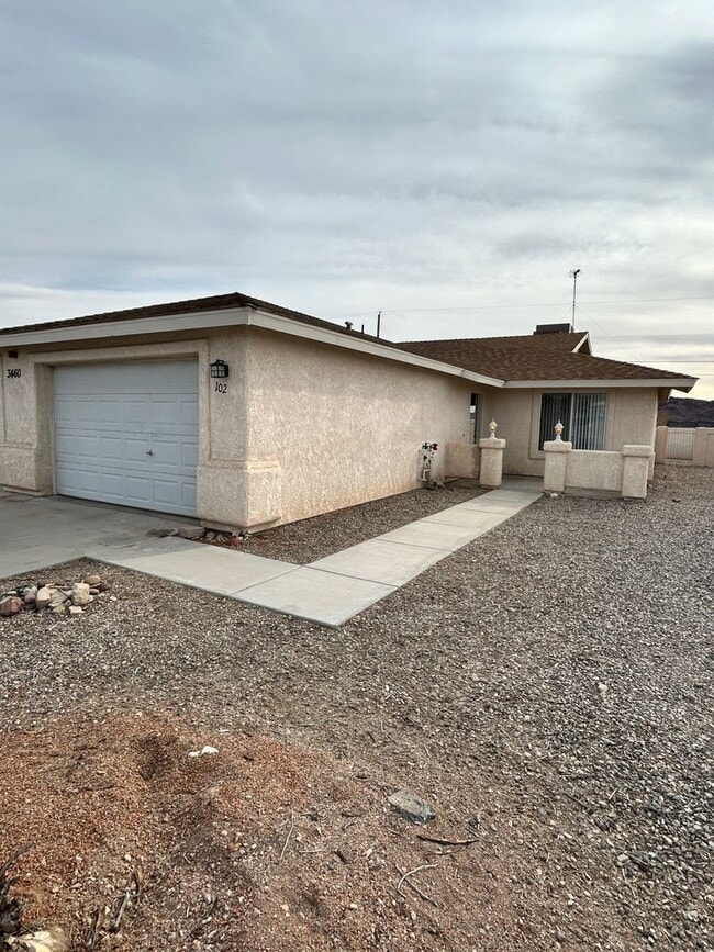 Building Photo - 3460 Tomahawk Dr Unit 2 Rental