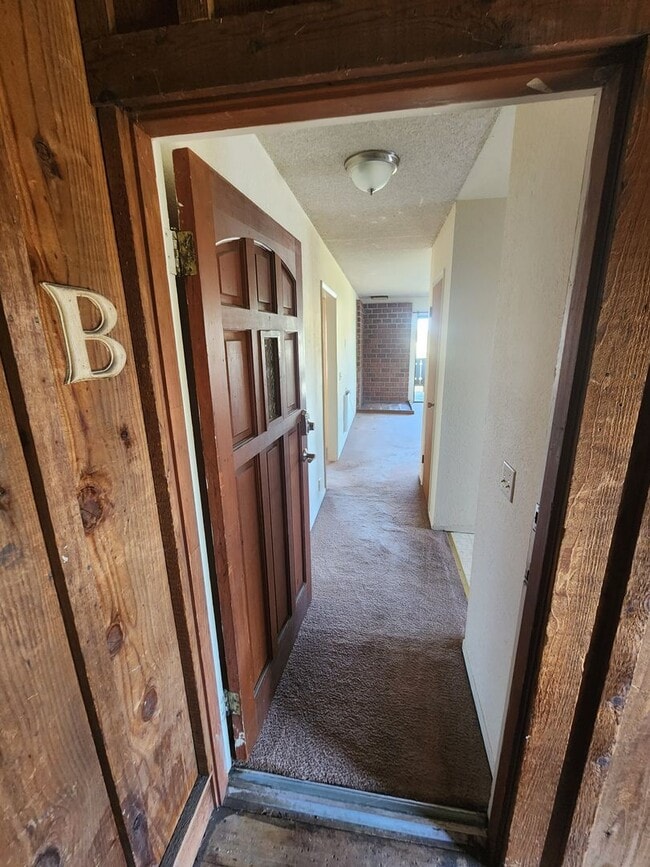 Photo - 2048 Swazey St Unidad B