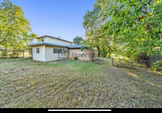 Photo - 2607 W Green Oaks Blvd