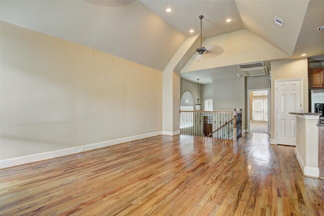 Photo - 328 Cage St
