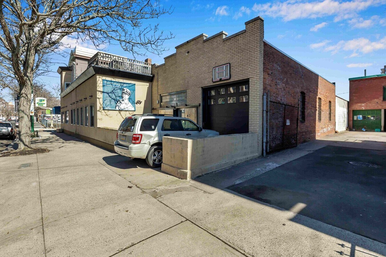 Photo - 43 Howe St