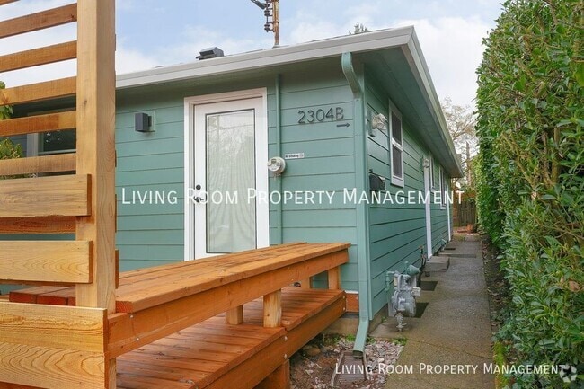 Building Photo - 2304 NE Emerson St Unit B Rental