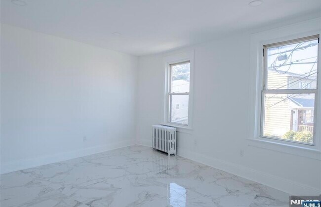 Photo - 254 Hudson Pl Unit 2