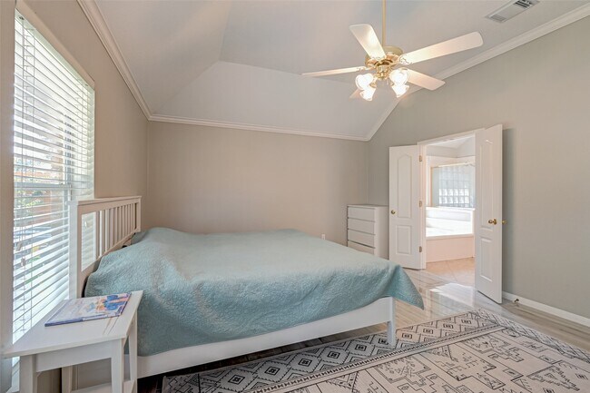 Photo - 1107 Parkhaven Ln
