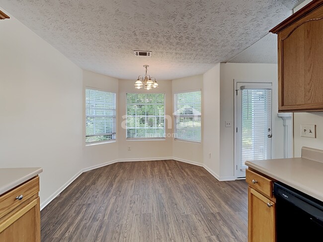 Photo - 910 Harbins View Dr