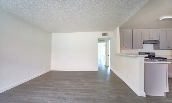 Photo - 4619 Rosewood Ave Unit 202