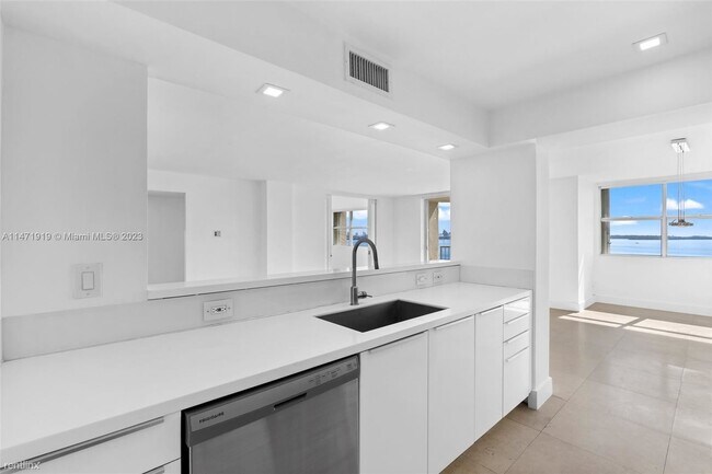 Photo - 3 br, 2 bath House - 1420 Brickell Bay Dr ...