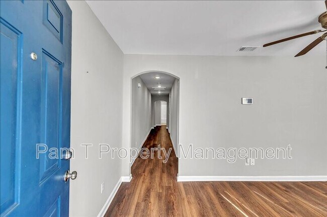 Photo - 1024 W 39th St