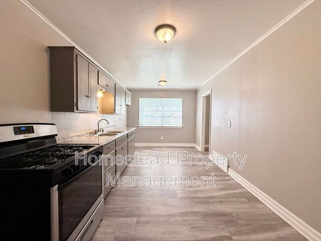 Photo - 1724 E Park Pl