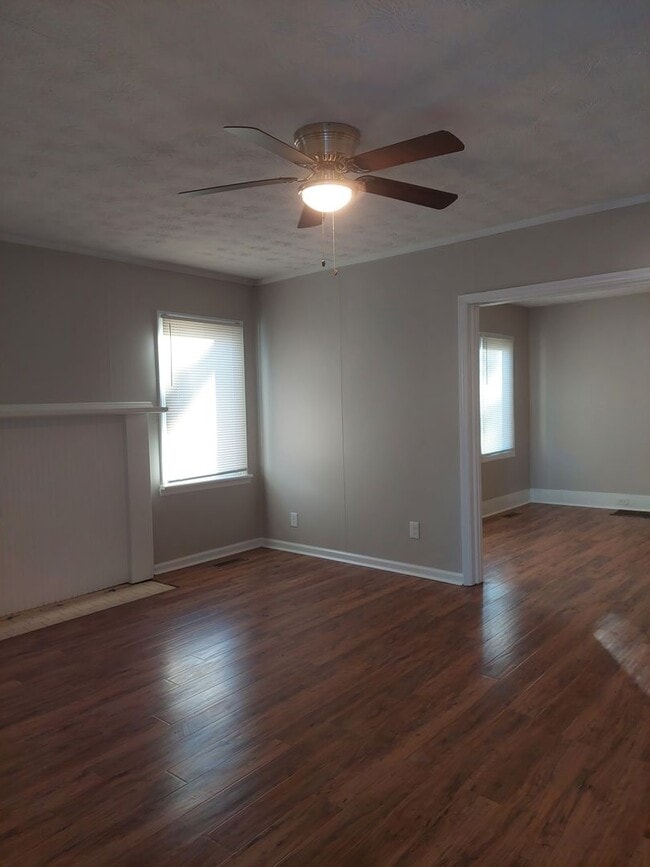 Photo - Spacious 3-bedroom Home in Jordan/Johnson Area