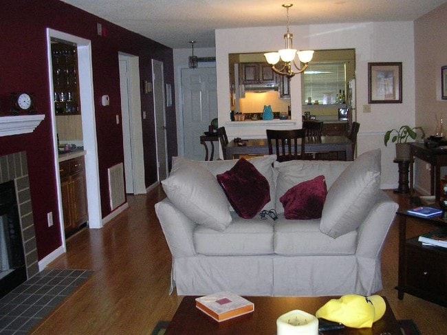 Living Room - 132 Edgewater Ln Unit 132 Edgewater Lane