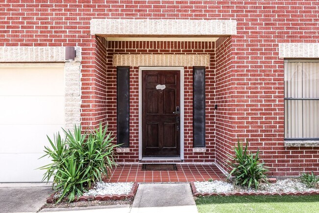 Photo - 9715 Riddlewood Ln