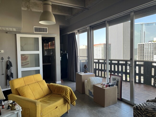 Photo - 2016 Main St Unit 2309