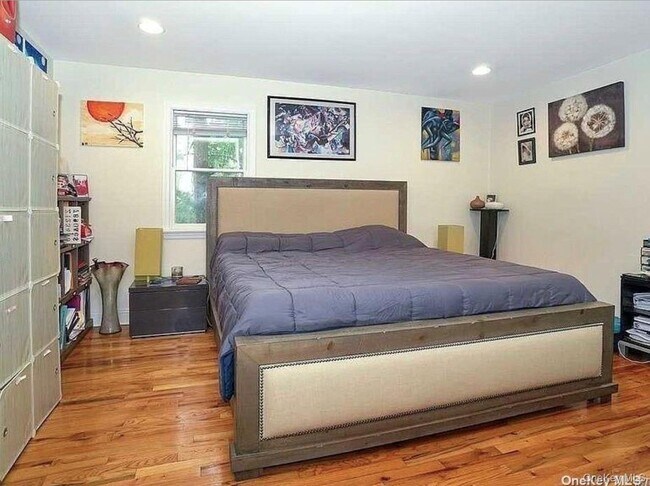 Photo - 1012 Old Northern Blvd