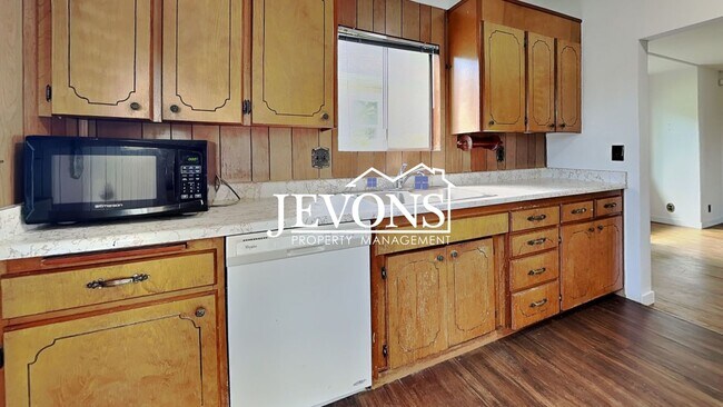 Photo - Charming 5-bedroom home near shopping, parks, and University of Puget Sound - Minutes from Cheney...