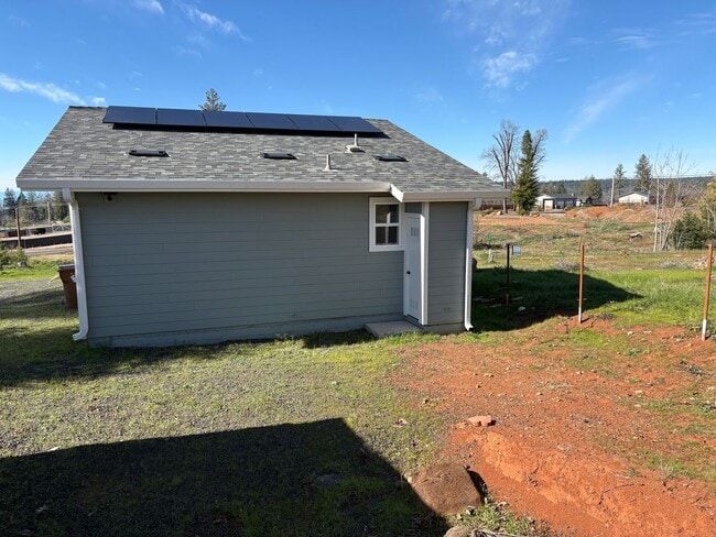 Photo - 1329 Taylor Ln