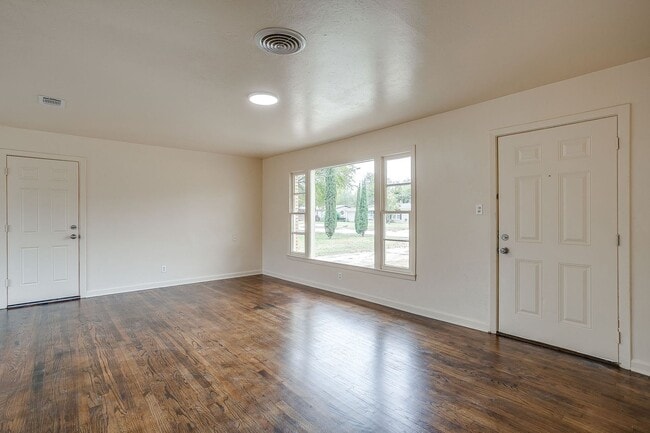 Photo - Ready for New Tenant- 3 Bedroom, 1.5 Bath in NRH- Birdville ISD- 76108