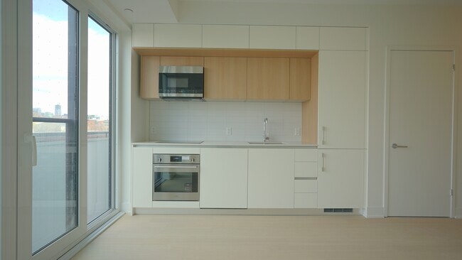 Photo - 322-322 Dupont St