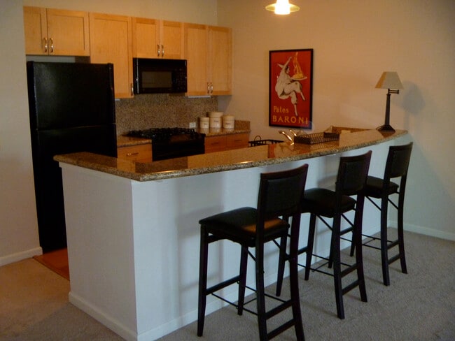 Building Photo - 1620 NE Broadway St Unit 306 Rental