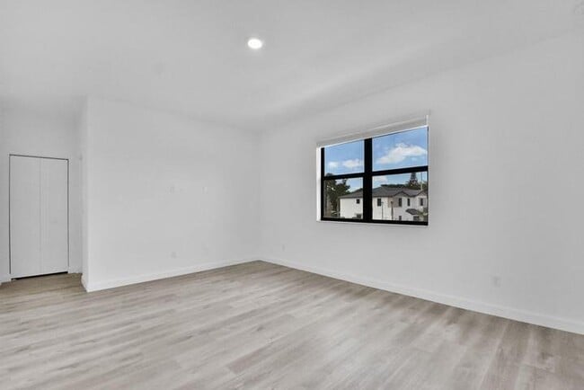 Photo - 4074 Highland Oaks Dr