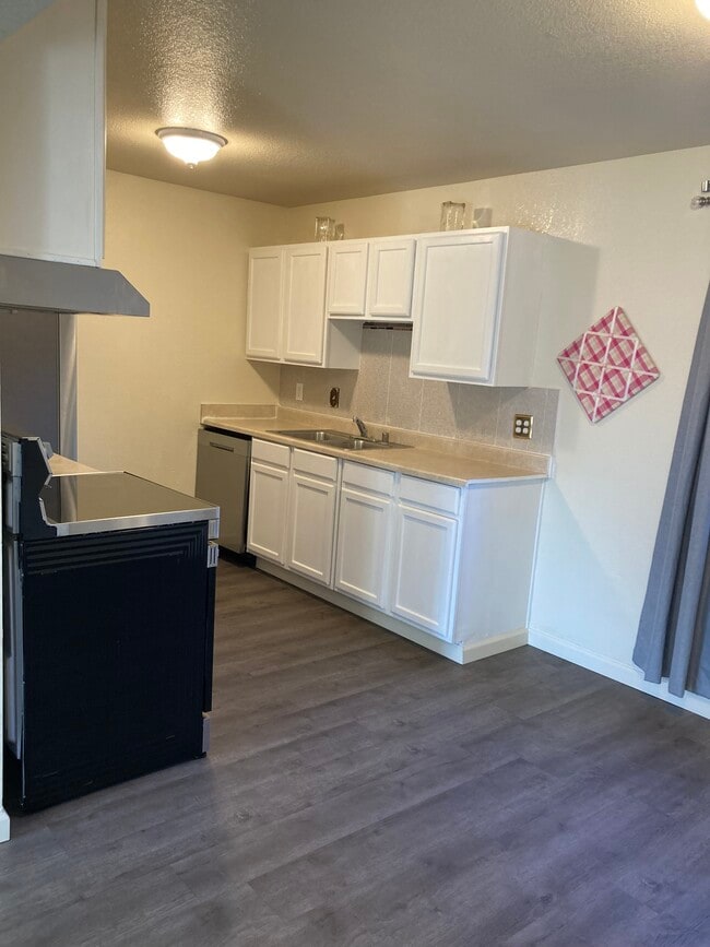 Photo - 106 E 6th St Unit A