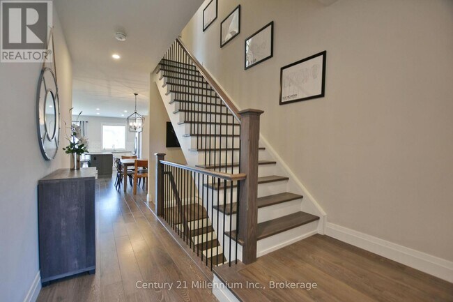 Photo - 305 Yellow Birch Cres