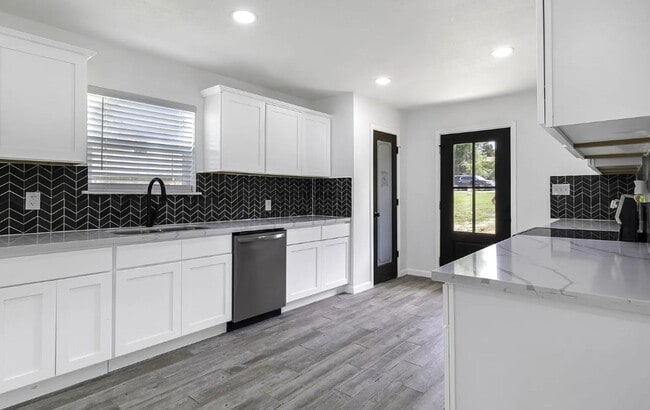 Photo - 810 W Cattle Dr
