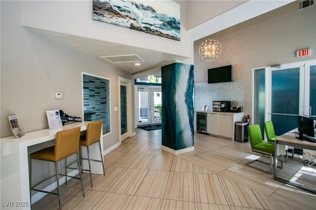 Building Photo - 2675 Windmill Pkwy Unit 2924