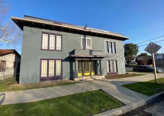 Building Photo - 2200 D St Unit 2020 22nd St