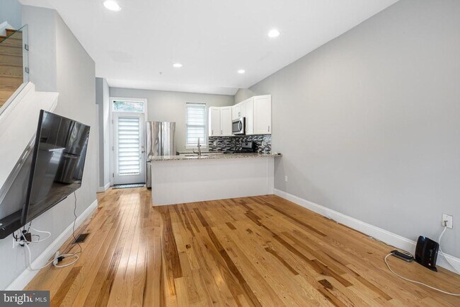 Photo - 724 E Thompson St